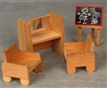 Sminkbord, stolar och griffeltavla, 211031.jpg